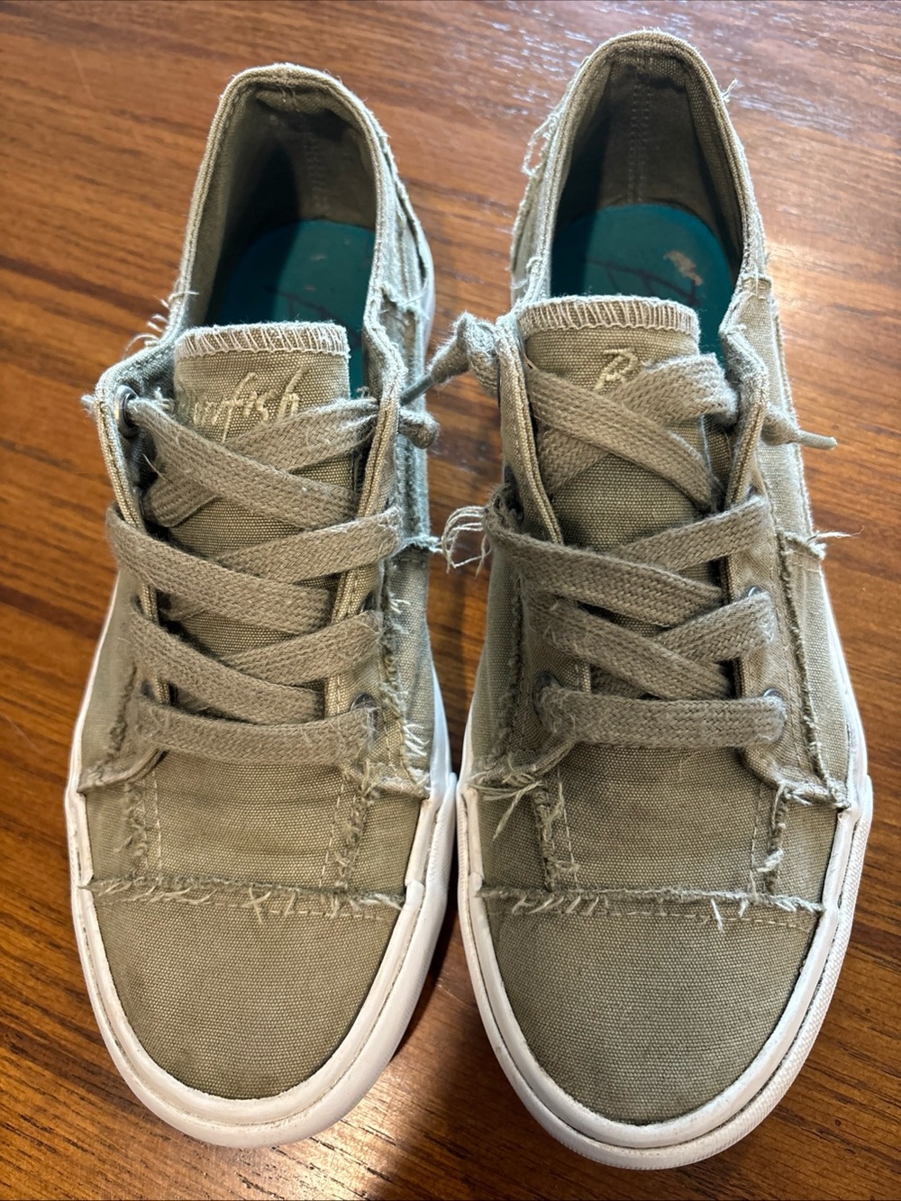 Blowfish Malibu Distressed Green Sneakers Women’s Size 7.5 Pull On
